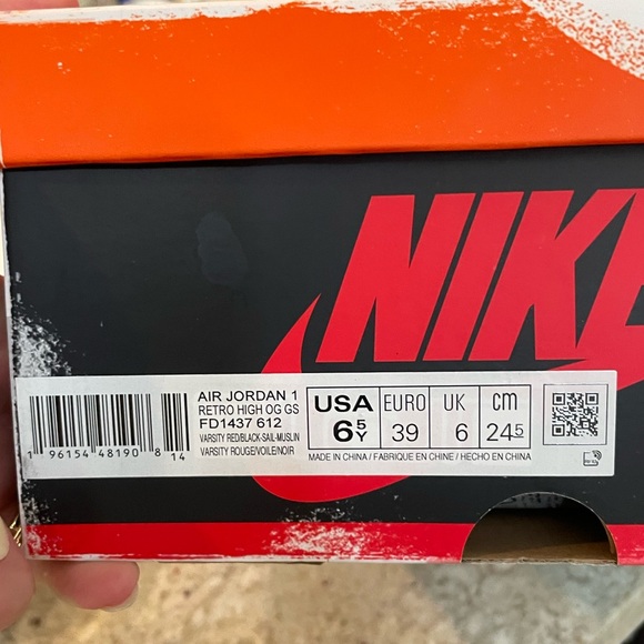 Air Jordan 1 High (GS) Chicago Size 6.5Y - Picture 12 of 12